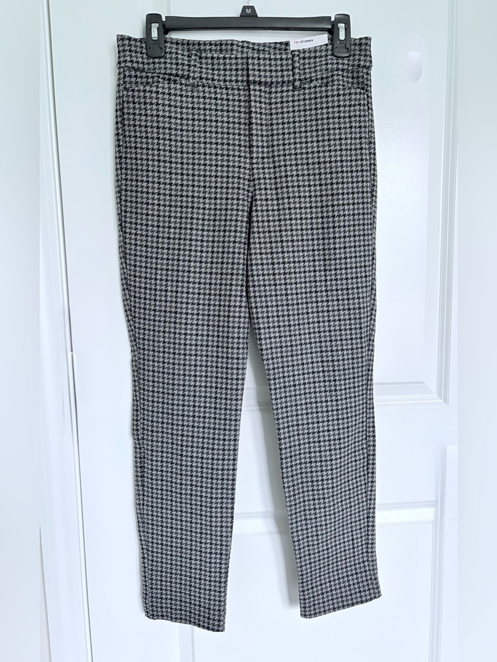 Old Navy - Black & White Checkered Pants.
NWT. Women size 6
